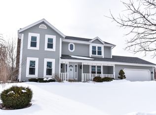 6853 S Tumblecreek Dr, Franklin, WI 53132