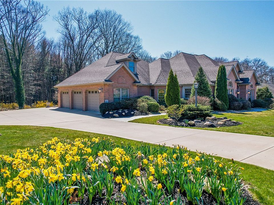 1st image of 205 Fox Hollow Dr
