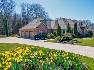 205 Fox Hollow Dr, Butler, PA 16001