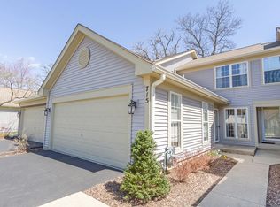 715 Bent Ridge Ln, Elgin, IL 60120