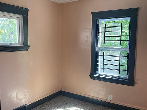 3rd image of 12900 Parkhill Ave