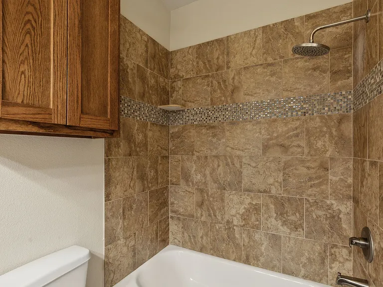 731 W Bond St — Photo 20