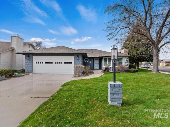 8483 W Willowcourt Dr, Garden City, ID 83714