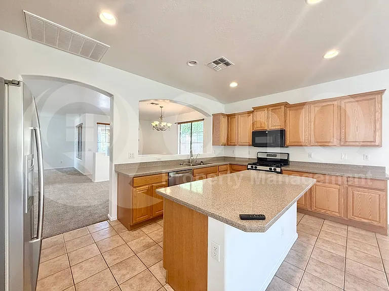 2135 E Grand Canyon Dr — Photo 6
