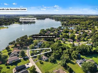 211 Candlewick Dr SE, Poplar Grove, IL 61065