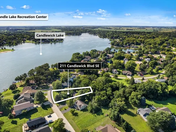 211 Candlewick Dr SE, Poplar Grove, IL 61065