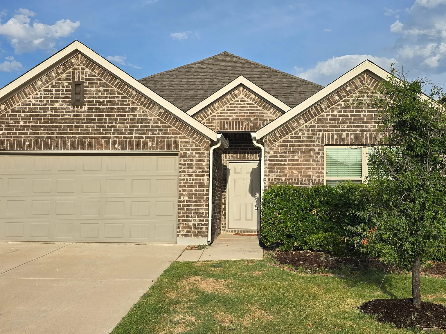 3221 Peacock Ln — Photo 1