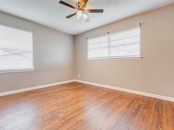5th image of 411 Burke Rd