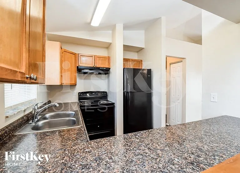 1612 NE 5th Ave — Photo 7