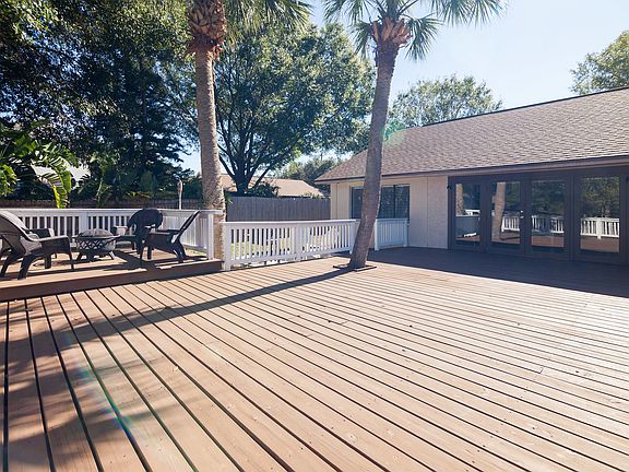 5th image of 15841 Country Lake Dr