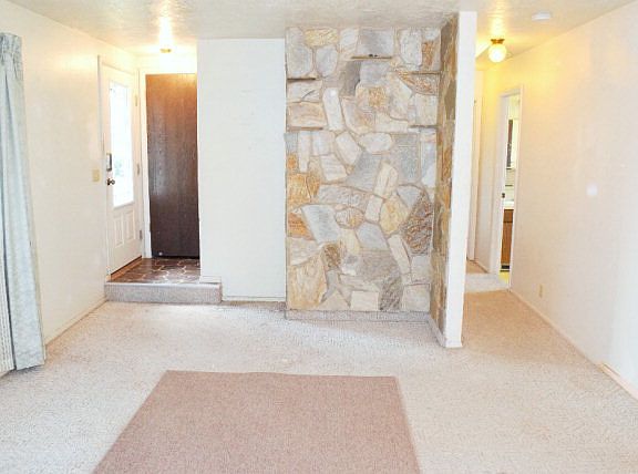 4th image of 1180 Syringa Dr