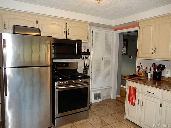 3rd image of 3033 Kirschner Pkwy