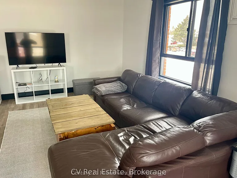 250 Hurontario St #2 — Photo 11