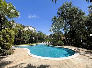 Dadeland Grove, Pinecrest, FL 33156
