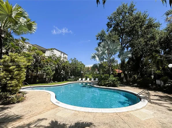 6900 N Kendall Dr APT A310, Pinecrest, FL 33156