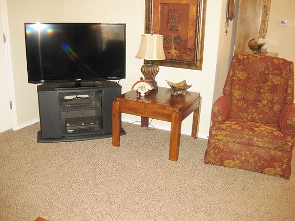 3rd image of 4013 Laurel Oak Dr