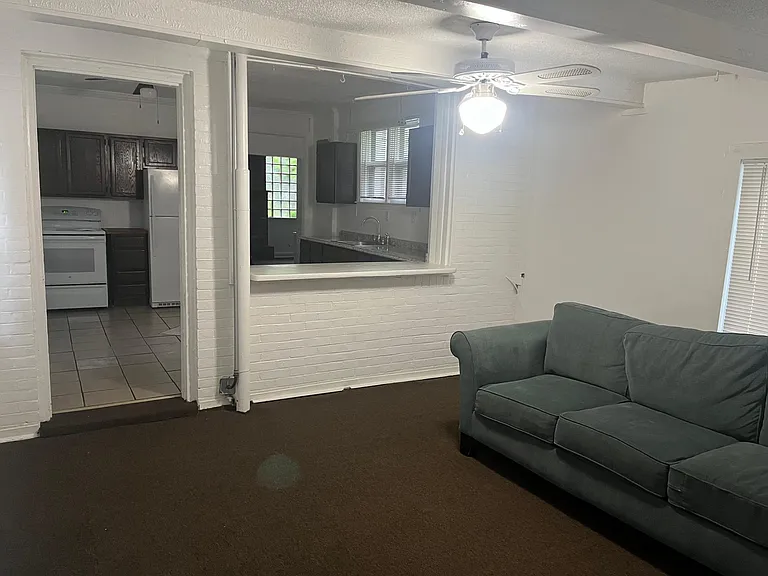 21 Coachmans Rd #10 — Photo 2