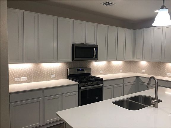 4th image of 9104 Garnet Dr