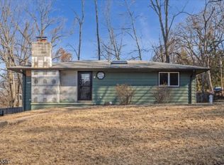 9 Log Cabin Ter, Sparta, NJ 07871