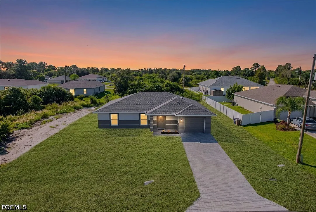 3 bed, 2.0 bath, 1258 sqft, $1,825 — Photo 1
