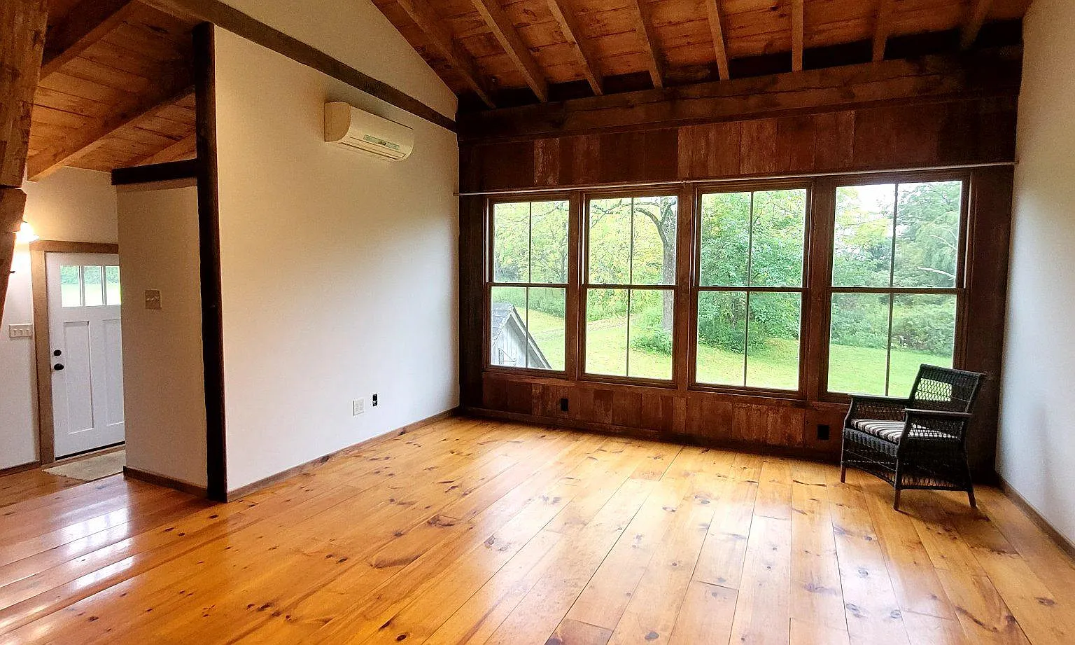 2 bed, 1.5 bath, 1800 sqft, $3,200 — Photo 2