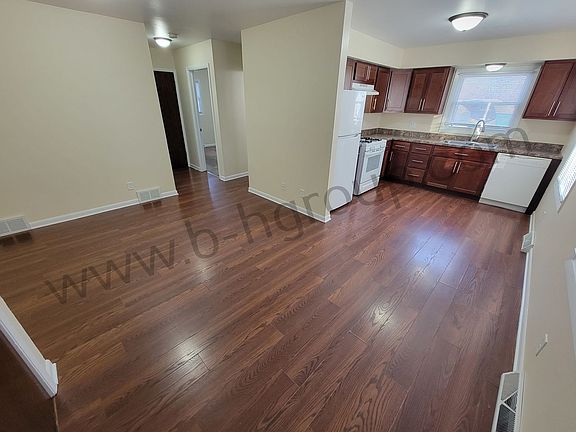 3rd image of 4705 42nd Ave #4709