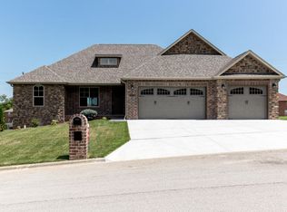 1924 Tuscany Ln, Nixa, MO 65714