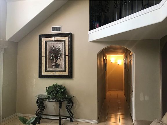 3rd image of 4902 Los Jardines Dr