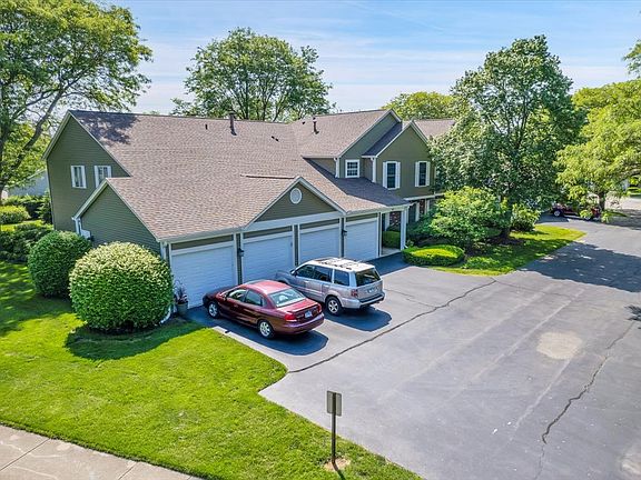 4th image of 211 Hampshire Ct Unit 101B