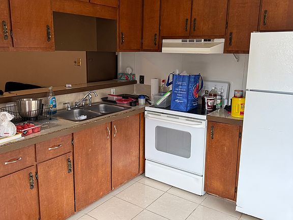 2nd image of 36 Roushey St #2C