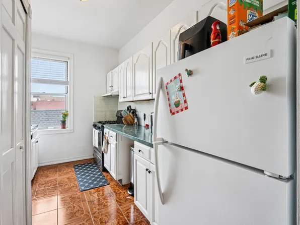 851 Blvd East image 16 of 42