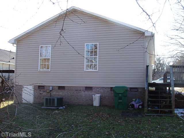 2nd image of 938 Forrest St