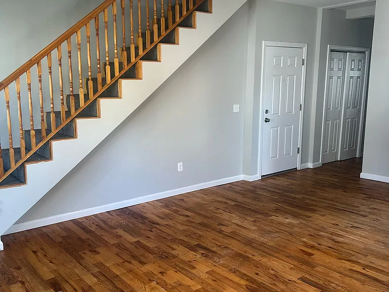 18 Hazel St — Photo 1