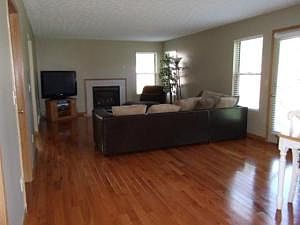 3rd image of 888 Thayer Dr