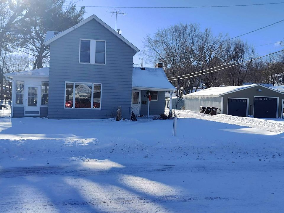 1st image of 539 1st Ave N