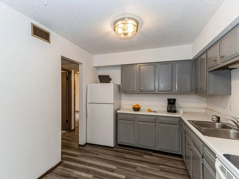 307 N Corn Street — Photo 8