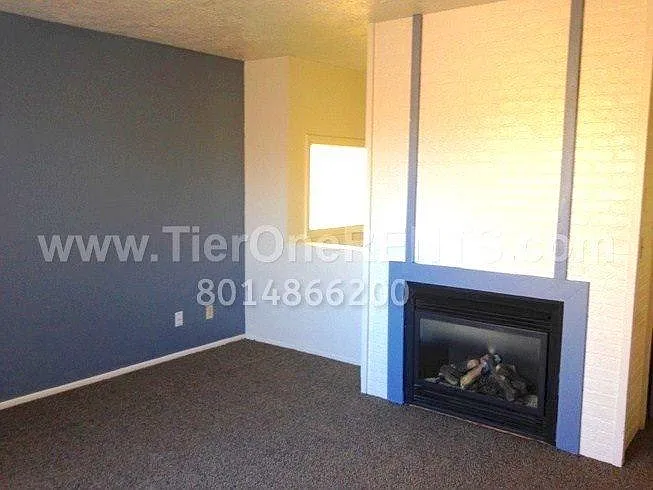 619 Angie Cir — Photo 2