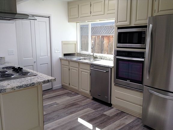 2nd image of 874 Brookgrove Ln