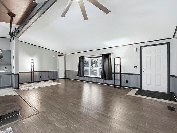 5th image of 10128 Sagebrush Dr