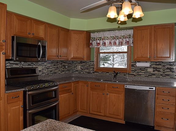 5th image of 304 Pinecroft Dr