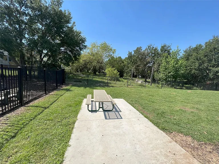 306 Madison Dr — Photo 29