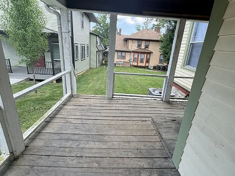 215 E 9th St — Photo 28