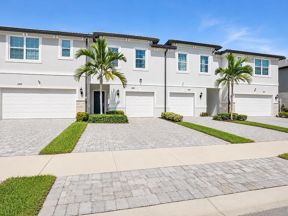 2909 Olivia Ave