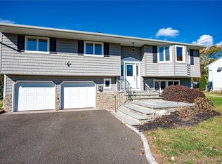 78 Boulevard Ave, West Islip, NY 11795