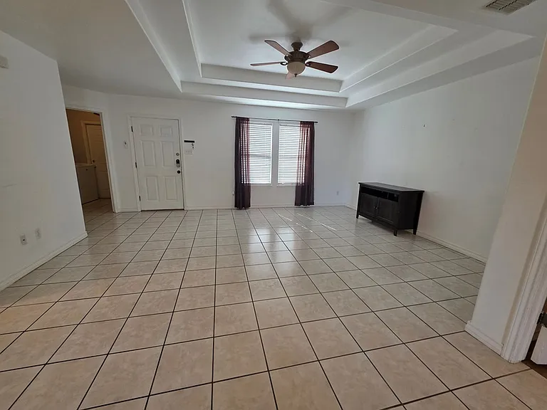 123 Wayside Ln — Photo 3