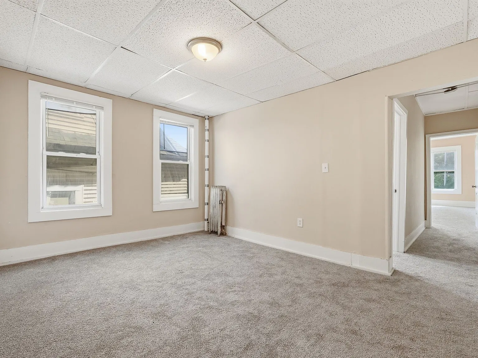 3 bed, 1000 sqft, $2,200 — Photo 4