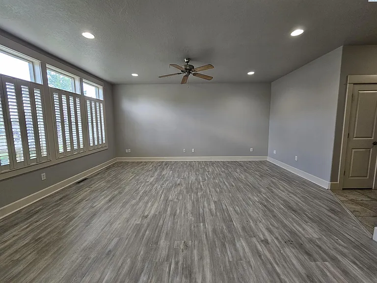 493 Columbia Point Dr — Photo 9