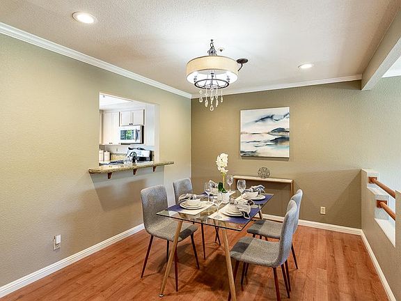 5th image of 3 E Court Ln