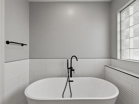 5th image of 2019 Indigo Dr
