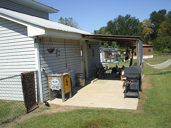 3rd image of 300 Sunset Dr
